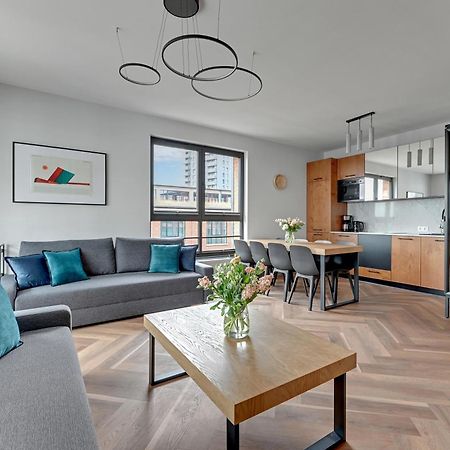 Doki Apartments By Staywin Gdansk Bagian luar foto