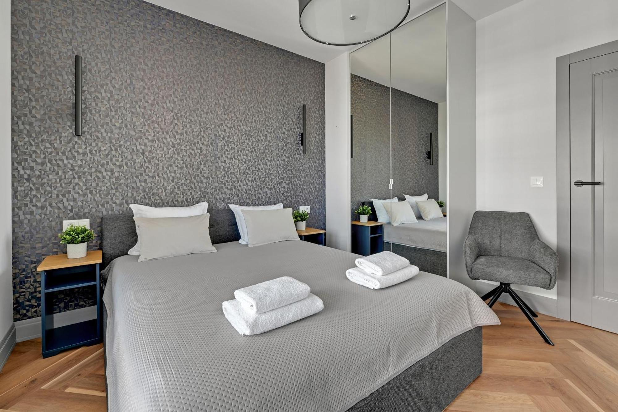 Doki Apartments By Staywin Gdansk Bagian luar foto